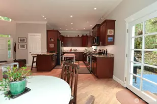 12117 Clearview Dr, Edmonds, WA 98026 - Photo 9