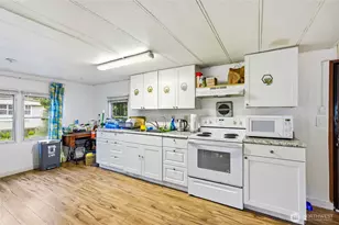 11330 E Riverside Dr, Bothell, WA 98011 - Photo 9