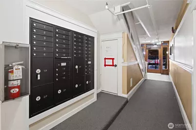 321 Broadway E, Seattle, WA 98102 - Photo 5