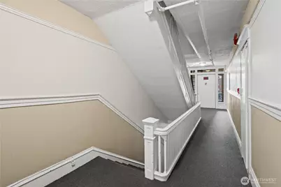 321 Broadway E, Seattle, WA 98102 - Photo 17