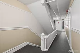 321 Broadway E, Seattle, WA 98102 - Photo 17