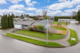 522 Harmony Ln, Enumclaw, WA 98022 - Photo 1