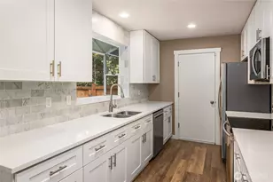 32215 Sunny Ln, Black Diamond, WA 98010 - Photo 11