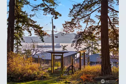 7404 Holiday Boulevard, Anacortes, WA 98221 - Photo 5