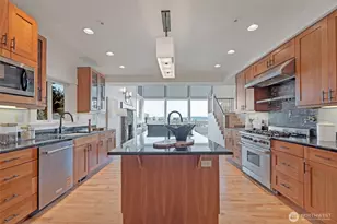 225 Ward St, Seattle, WA 98109 - Photo 9
