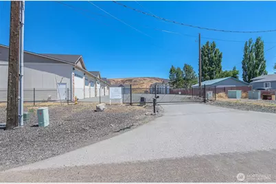 9967 W8 Road NW #F 33, Quincy, WA 98848 - Photo 3