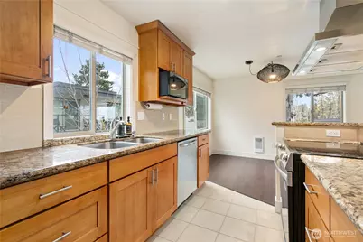 3204 81st Place SE #B202, Mercer Island, WA 98040 - Photo 5