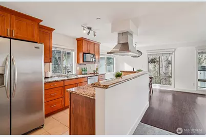 3204 81st Place SE #B202, Mercer Island, WA 98040 - Photo 3