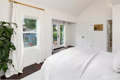 3249 27th Avenue W, Seattle, WA 98199 - Photo 17