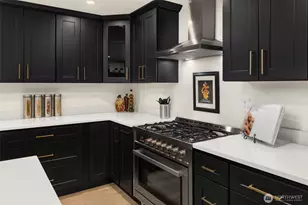 12528 SE 70th St, Newcastle, WA 98056 - Photo 9