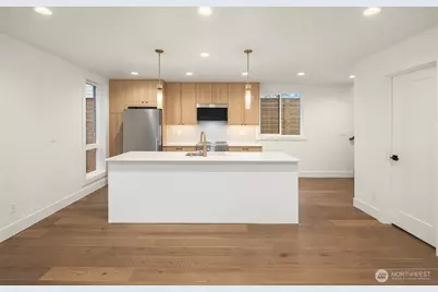 104 NE 44th Street, Seattle, WA 98105 - Photo 9