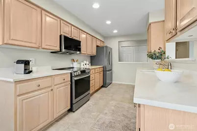 22535 SE Highland Circle #206, Issaquah, WA 98029 - Photo 9