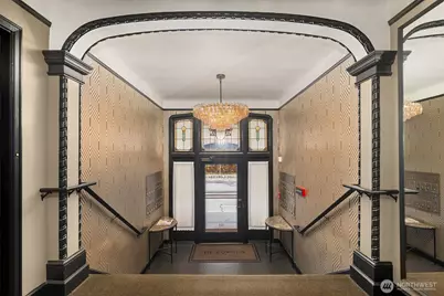 325 Harvard Avenue E #302, Seattle, WA 98102 - Photo 3