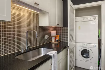 325 Harvard Avenue E #302, Seattle, WA 98102 - Photo 27