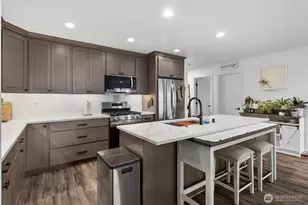 12760 Country Club Pl, Burlington, WA 98233 - Photo 9