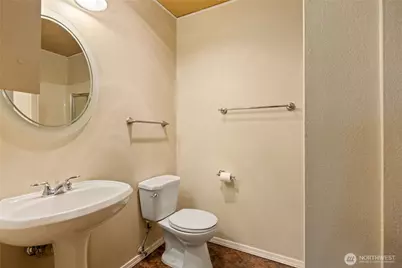 1588 Naval Avenue #10, Bremerton, WA 98312 - Photo 17