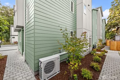 6417 Ellis Avenue S, Seattle, WA 98108 - Photo 3