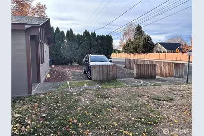 940 SE 12th Street, College Place, WA 99324 - Photo 13