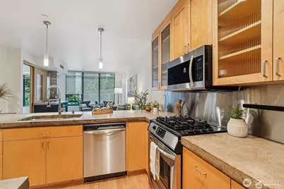 2716 Elliot Avenue #301, Seattle, WA 98121 - Photo 5