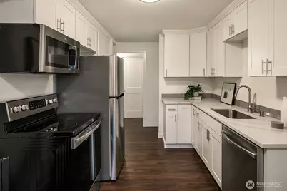 10001 SE 25th Street, Bellevue, WA 98004 - Photo 23