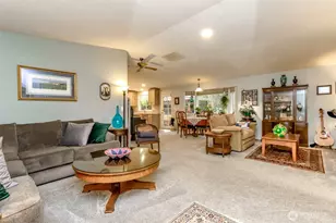 22105 61st St E, Lake Tapps, WA 98391 - Photo 5