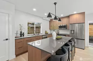 14306 Roslyn Pl N, Seattle, WA 98133 - Photo 5