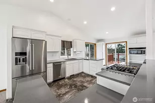 16322 37th St Ct E, Lake Tapps, WA 98391 - Photo 9