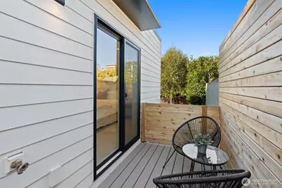 2212 Broadway E, Seattle, WA 98102 - Photo 19