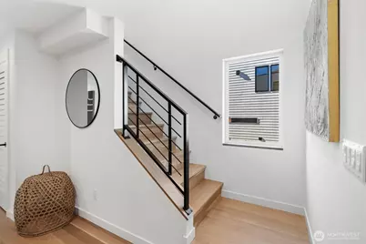 2212 Broadway E, Seattle, WA 98102 - Photo 15