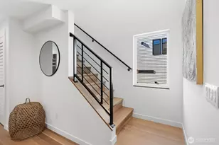 2212 Broadway E, Seattle, WA 98102 - Photo 15