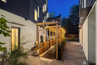 629 13th Avenue E, Seattle, WA 98102 - Photo 33