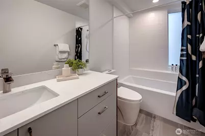 633 13th Avenue E, Seattle, WA 98102 - Photo 17