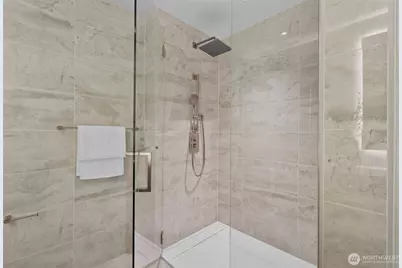 889 Avenue Square NE #607, Bellevue, WA 98004 - Photo 9