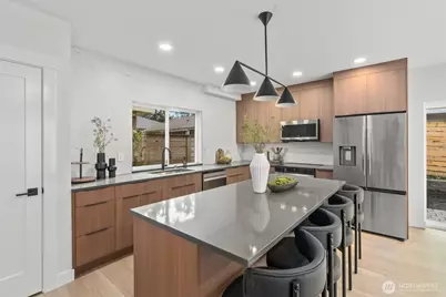 14306 Roslyn Place N, Seattle, WA 98133 - Photo 5