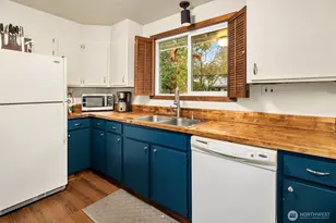 609 NW Broadway St, Coupeville, WA 98239 - Photo 11