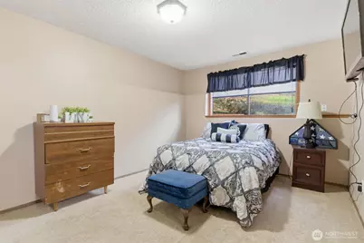 400 Falcon Court NE, Bremerton, WA 98311 - Photo 35