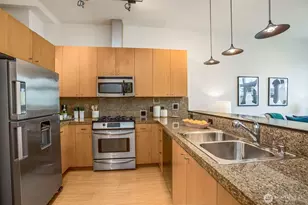 17 W Mercer St, Seattle, WA 98119 - Photo 9