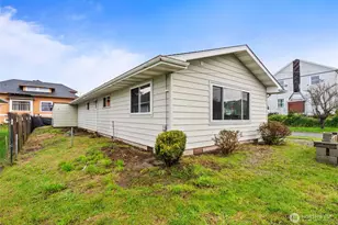 404 11th St, Raymond, WA 98577 - Photo 5