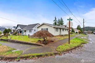 404 11th St, Raymond, WA 98577 - Photo 5