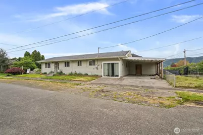 404 Eleventh Street, Raymond, WA 98577 - Photo 3