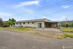 404 11th St, Raymond, WA 98577 - Photo 3