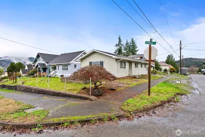 404 Eleventh Street, Raymond, WA 98577 - Photo 3