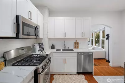 5240 39th Avenue S, Seattle, WA 98118 - Photo 9