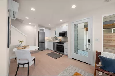 9225 B Densmore Avenue N, Seattle, WA 98103 - Photo 3