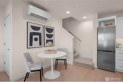 9225 B Densmore Avenue N, Seattle, WA 98103 - Photo 7