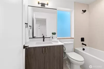 2212 Broadway E, Seattle, WA 98102 - Photo 25