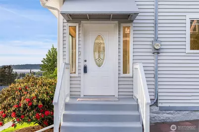 420 Renton Avenue S, Renton, WA 98057 - Photo 7