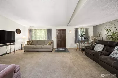 2202 Tacoma Point Drive E, Lake Tapps, WA 98391 - Photo 13