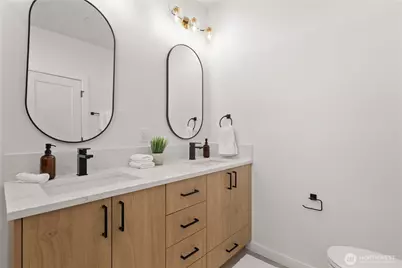 953 N 35th Street, Seattle, WA 98103 - Photo 21