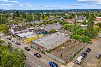 8521 Roosevelt Way NE, Seattle, WA 98115 - Photo 1